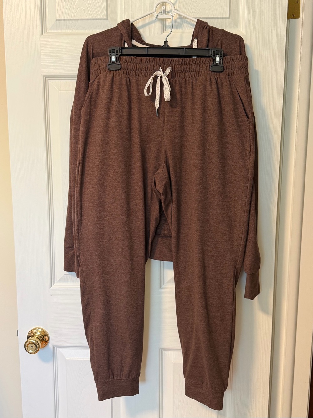 Womens Zobha Athletic Set - hoodie and jogger pants sz M/ L brown
